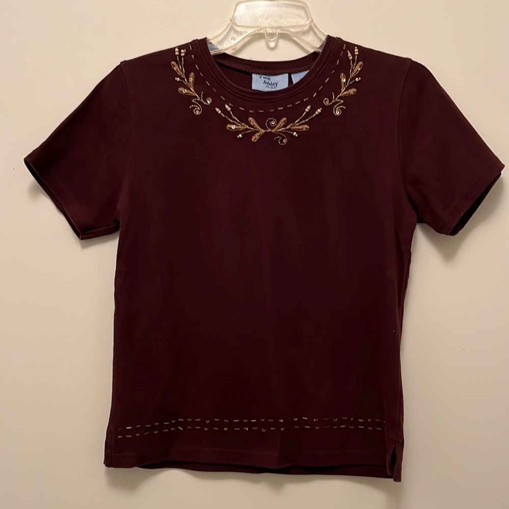 Cute Jane Ashley pullover top. 100% Cotton. Size Medium. Dark Brown.
